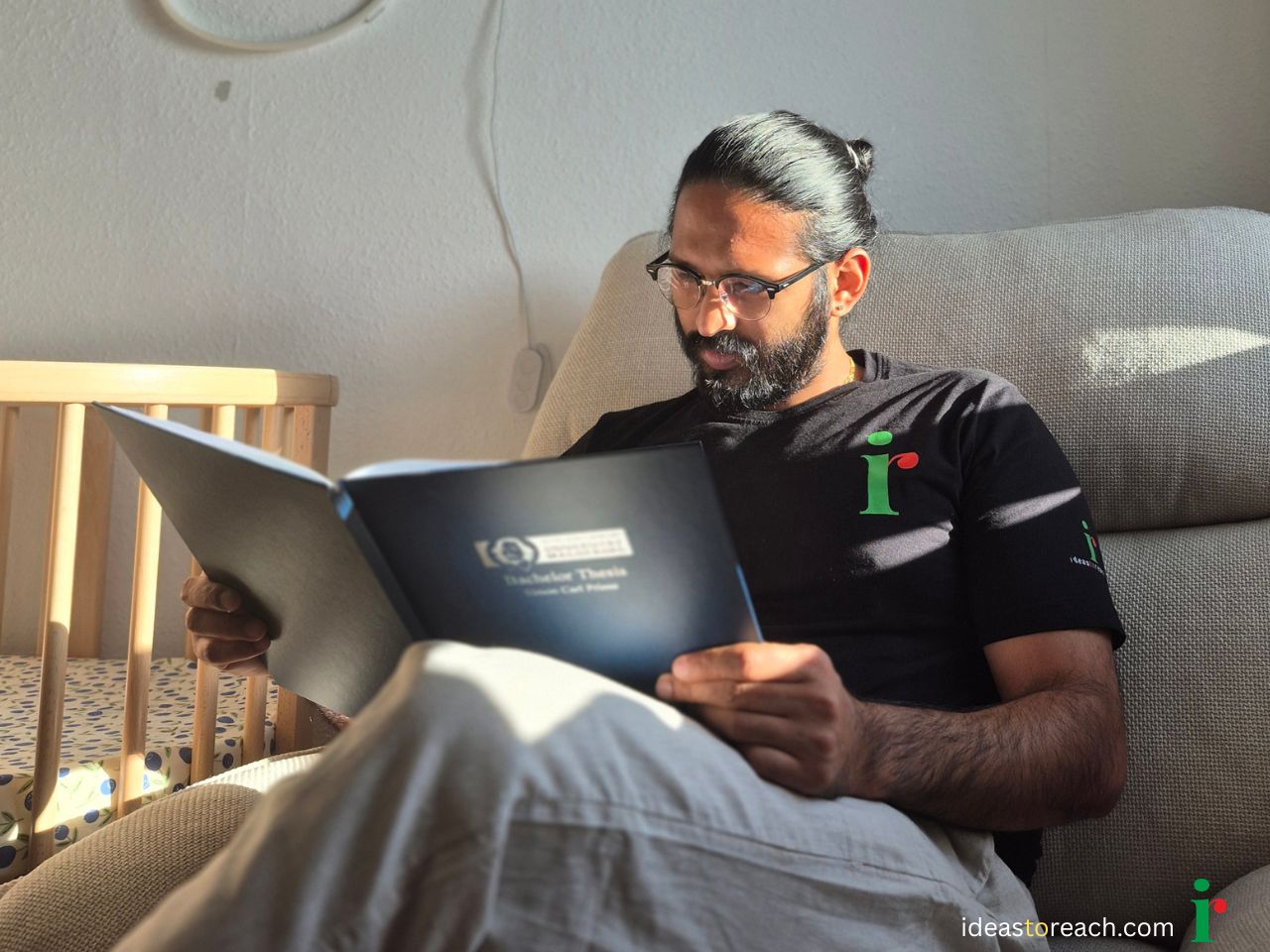 Ideas to Reach founder Viswanathan Ganesan focusing on data and research, highlighting a transparent approach to digital marketing.